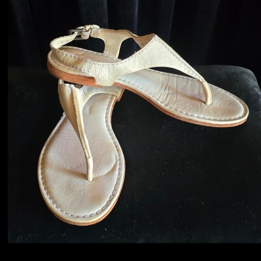 Frye Leather Sandals Cream Thongs Sz 7.5
